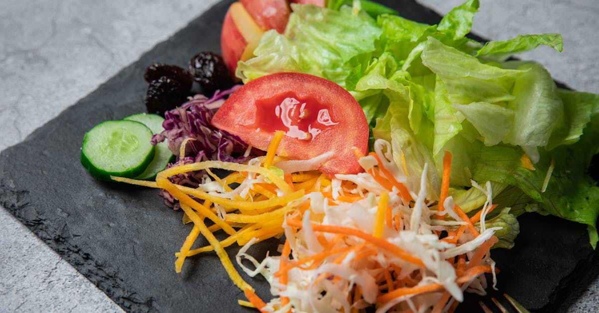 How many calories per day — a balanced daily plate