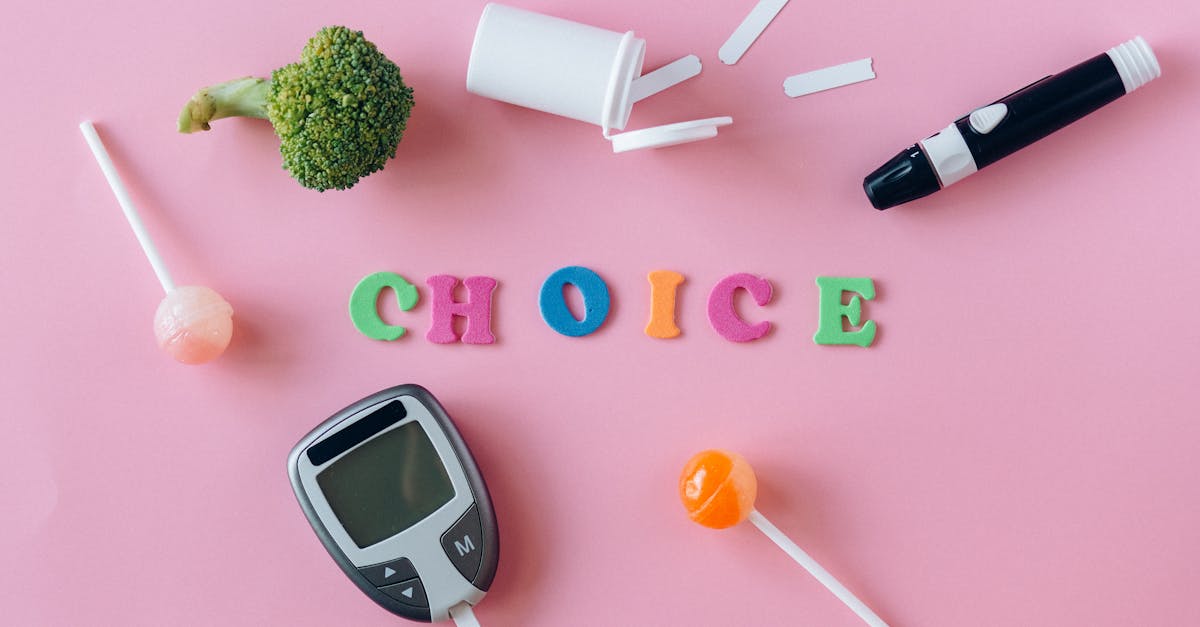 Colourful bowl of leafy greens, salmon, and berries — foods associated with retinal health in diabetes